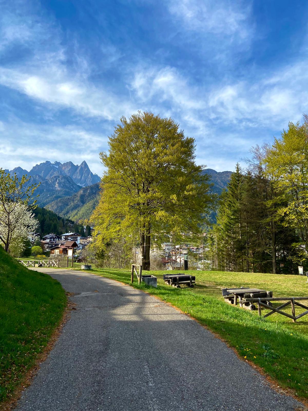 La ciclabile "Lunga via delle Dolomiti"